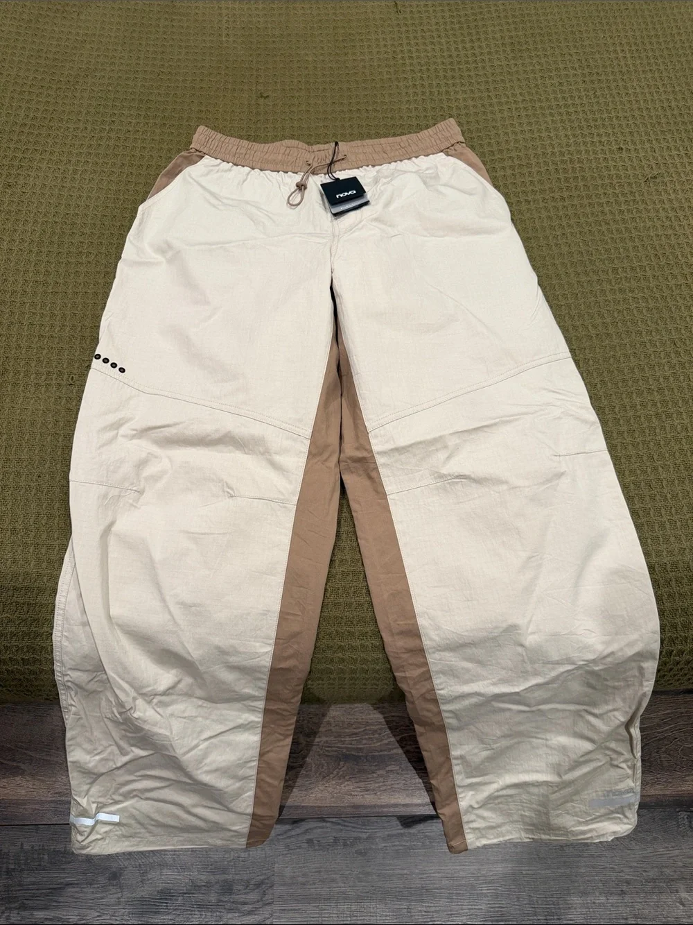 Men's Two-Tone Beige & Cream Cargo Pants